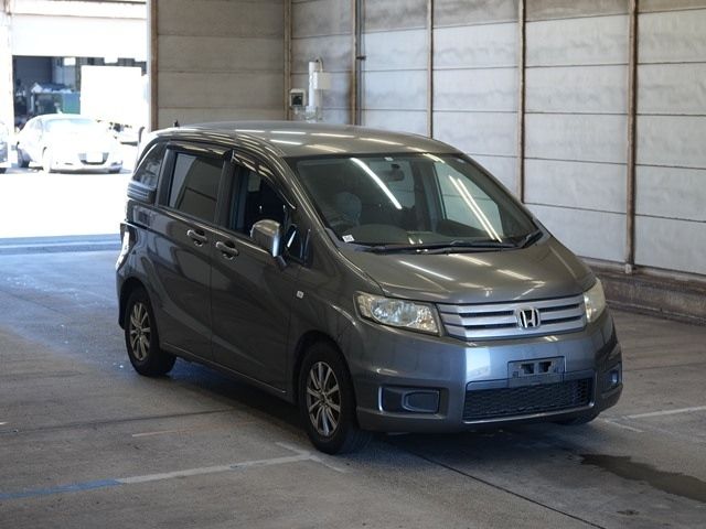 2141 Honda Freed spike GB3 2011 г. (ARAI Bayside)